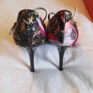Guess by Marciano Shoes - Peep Toe Floral Heels Guess by Marciano Shoes - Peep Toe Floral Heels